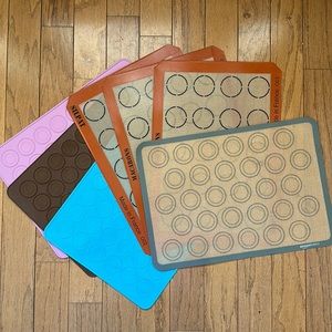 Macaroon baking mats. 3 silpat. 1 Amazon basic and 3 off brand.